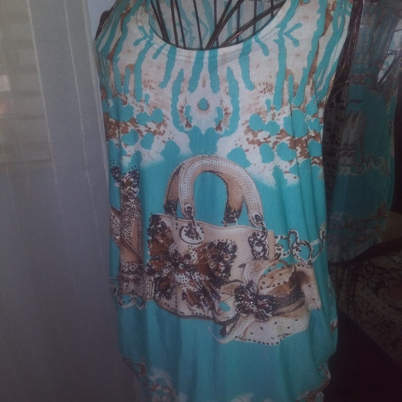 Brand new sleeveless ladies top - Picture 2 of 4